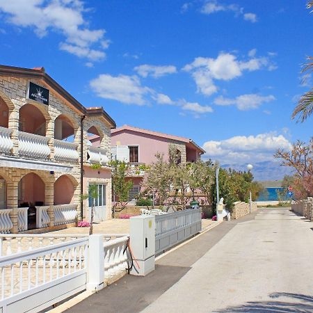 Apartments Almond Вир Екстер'єр фото